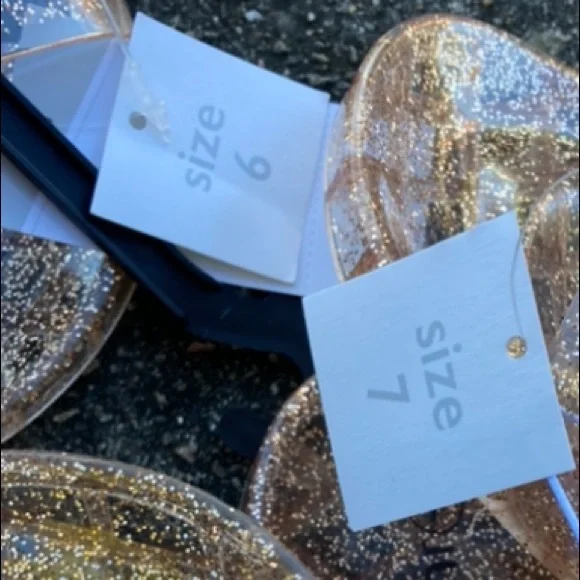 2 pairs in size 9 for mochated - Picture 9 of 11